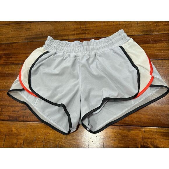 Lululemon short sz 4 - Picture 2 of 5